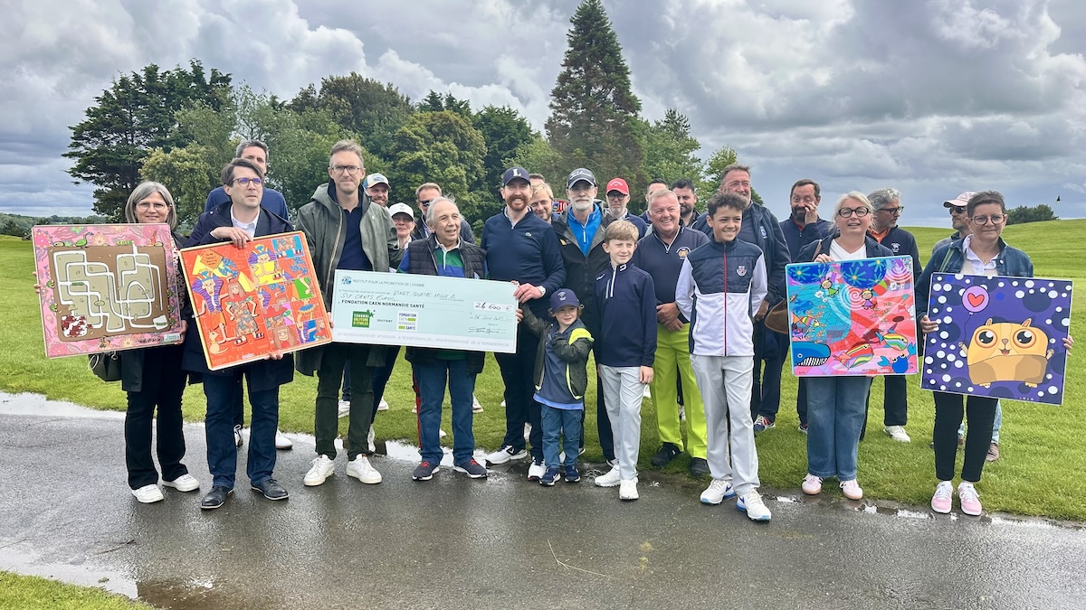 Les Golfeurs d’Étoiles NEUSTRIE réunis à Omaha Beach pour soutenir les enfants du CHU de Caen